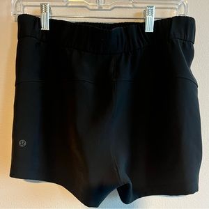 Lululemon Black On the Fly Woven Short 2.5”
